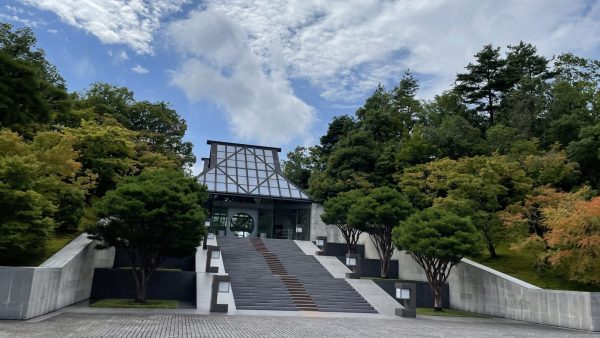 自然と建物と美術館MIHOミュージアム鑑賞ツアー
